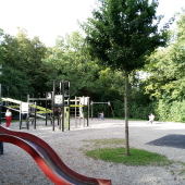 Bild vom Spielplatz anzeigen.