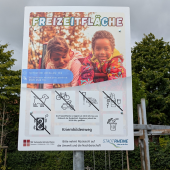 Bild vom Spielplatz anzeigen.