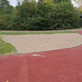 Bild vom Spielplatz anzeigen.