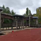Bild vom Spielplatz anzeigen.