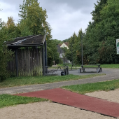 Bild vom Spielplatz anzeigen.