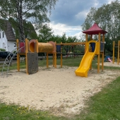 Bild vom Spielplatz anzeigen.