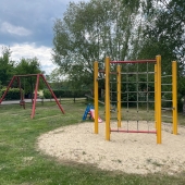 Bild vom Spielplatz anzeigen.