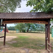 Bild vom Spielplatz anzeigen.