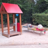Bild vom Spielplatz anzeigen.