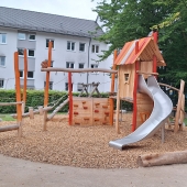 Bild vom Spielplatz anzeigen.