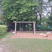 Bild vom Spielplatz anzeigen.