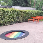 Bild vom Spielplatz anzeigen.