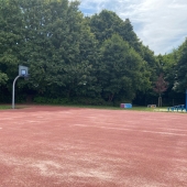Bild vom Spielplatz anzeigen.