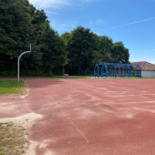 Bild vom Spielplatz anzeigen.
