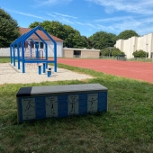 Bild vom Spielplatz anzeigen.