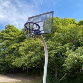 Bild vom Spielplatz anzeigen.