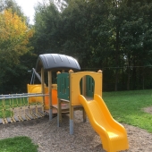 Bild vom Spielplatz anzeigen.