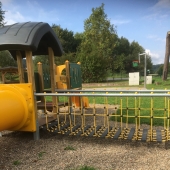 Bild vom Spielplatz anzeigen.
