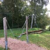 Bild vom Spielplatz anzeigen.