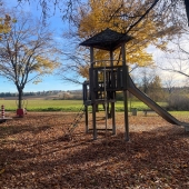 Bild vom Spielplatz anzeigen.