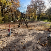 Bild vom Spielplatz anzeigen.