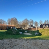 Bild vom Spielplatz anzeigen.