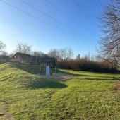 Bild vom Spielplatz anzeigen.