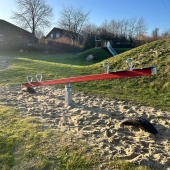 Bild vom Spielplatz anzeigen.