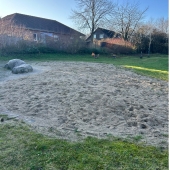 Bild vom Spielplatz anzeigen.