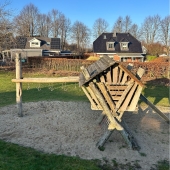 Bild vom Spielplatz anzeigen.