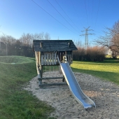 Bild vom Spielplatz anzeigen.