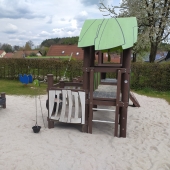 Bild vom Spielplatz anzeigen.