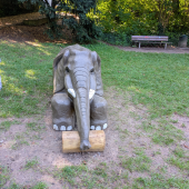 Bild vom Spielplatz anzeigen.