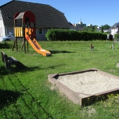 Bild vom Spielplatz anzeigen.
