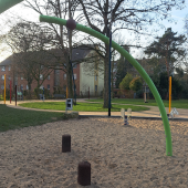 Bild vom Spielplatz anzeigen.