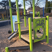 Bild vom Spielplatz anzeigen.