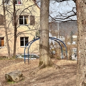 Bild vom Spielplatz anzeigen.