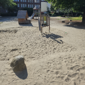 Bild vom Spielplatz anzeigen.