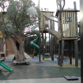 Bild vom Spielplatz anzeigen.