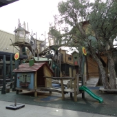 Bild vom Spielplatz anzeigen.