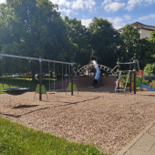 Bild vom Spielplatz anzeigen.