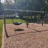 Bild vom Spielplatz anzeigen.