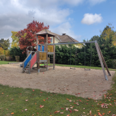 Bild vom Spielplatz anzeigen.