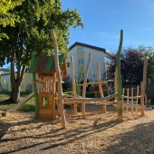 Bild vom Spielplatz anzeigen.