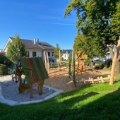 Bild vom Spielplatz anzeigen.