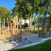 Bild vom Spielplatz anzeigen.