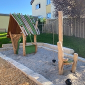 Bild vom Spielplatz anzeigen.