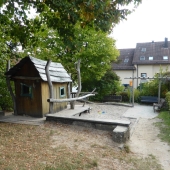 Bild vom Spielplatz anzeigen.