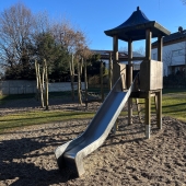 Bild vom Spielplatz anzeigen.