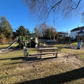 Bild vom Spielplatz anzeigen.