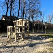Bild vom Spielplatz anzeigen.