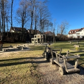 Bild vom Spielplatz anzeigen.
