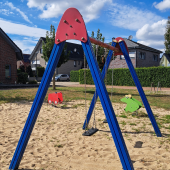 Bild vom Spielplatz anzeigen.