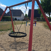 Bild vom Spielplatz anzeigen.